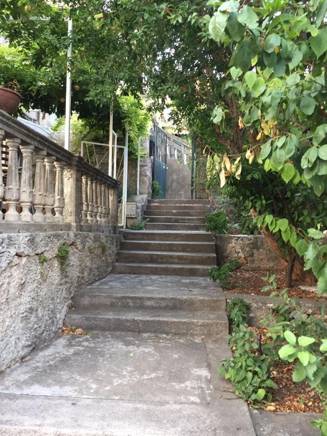 Spacious With A Panoramic View Of Harbor Ubytovanie v rodine Dubrovnik